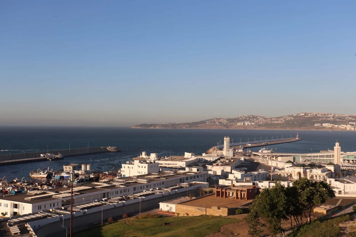 Baie et port de Tanger vus des hauteurs, Maroc