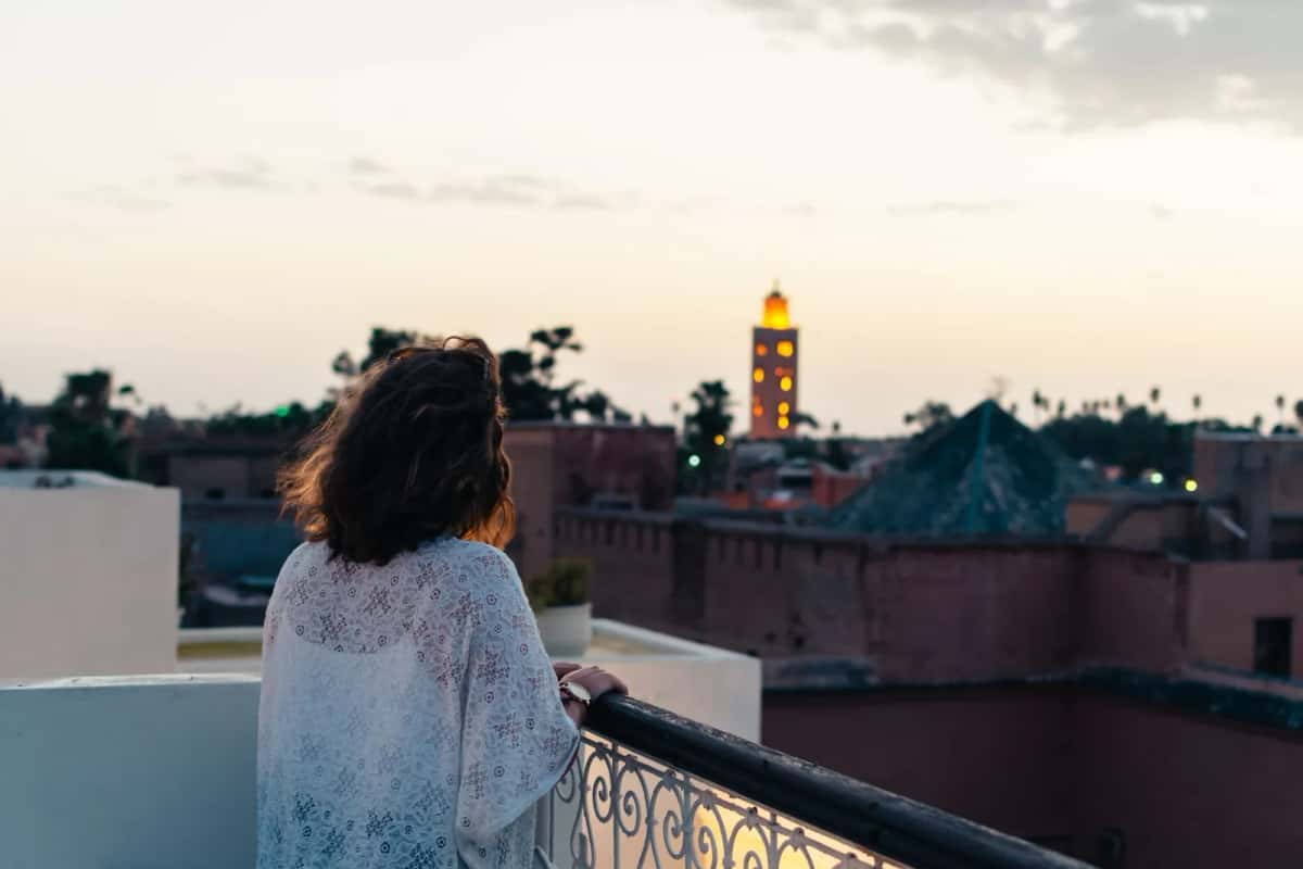 Comparatif assurance voyage Maroc : Chapka et SafetyWing
